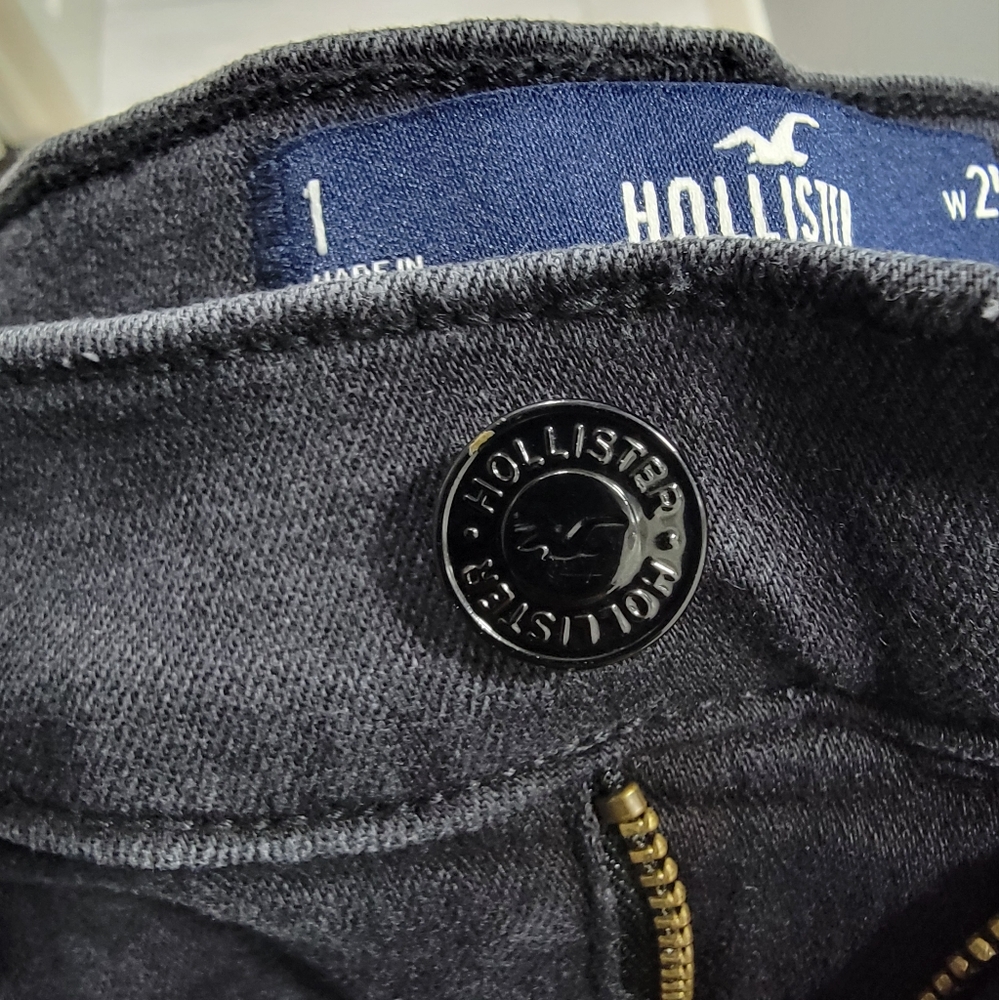 HOLLISTER Women's Black Mid-Rise Cotton Denim Shorts - Picture 4 of 6